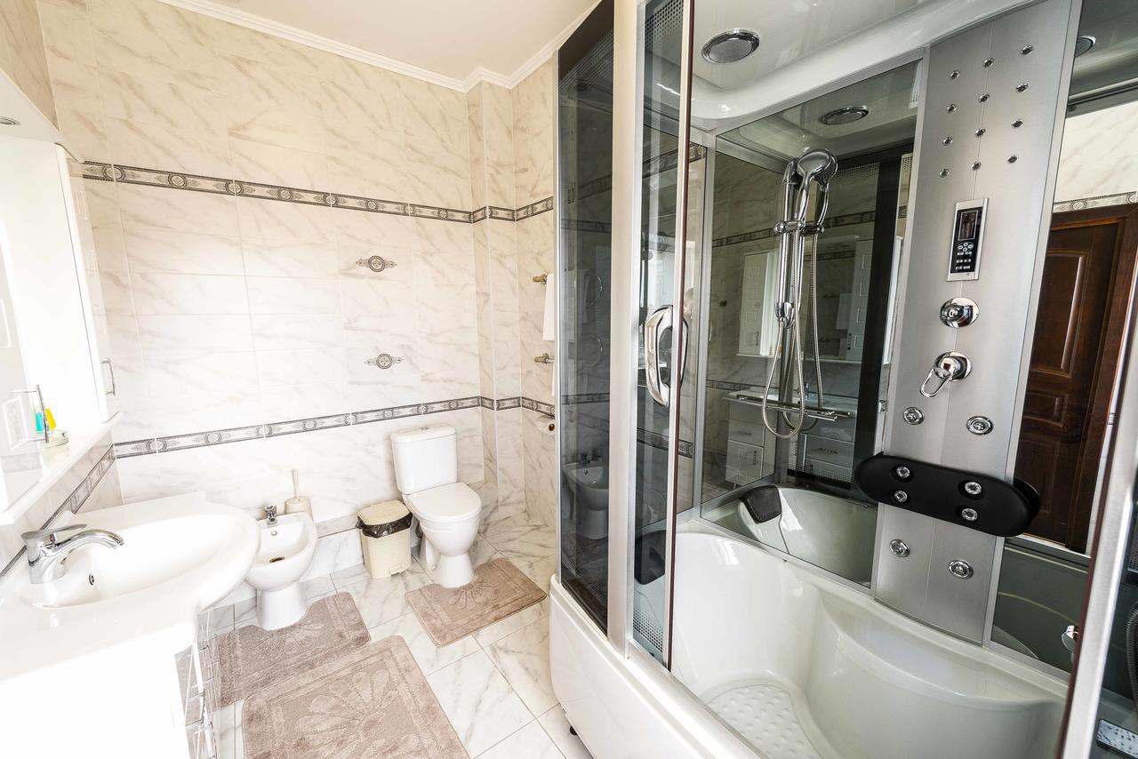 Adler Hotel Астана Екстериор снимка