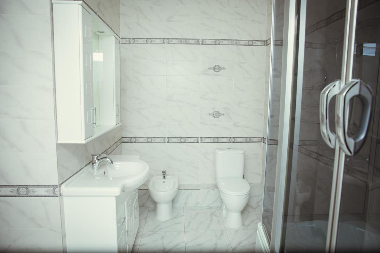 Adler Hotel Астана Екстериор снимка